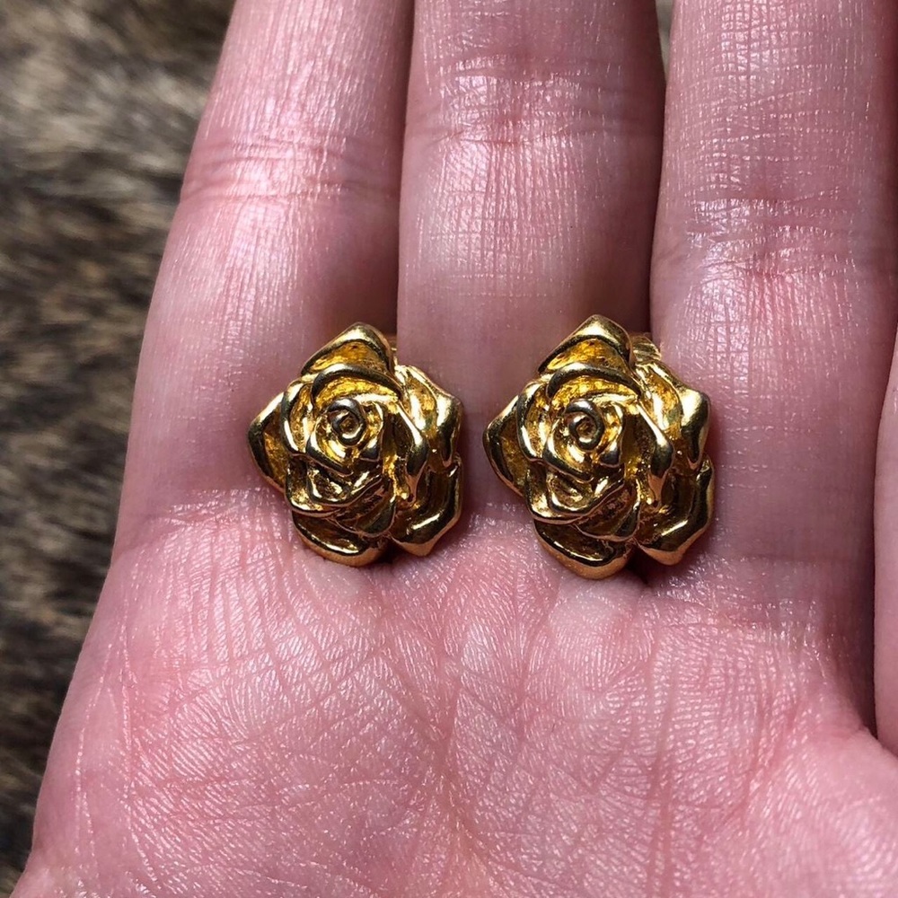 Vintage gold toned rose clip on earrings